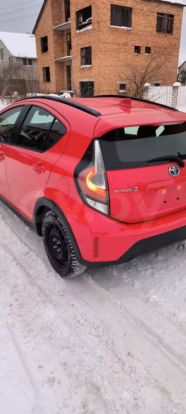 Toyota Prius C фото 12