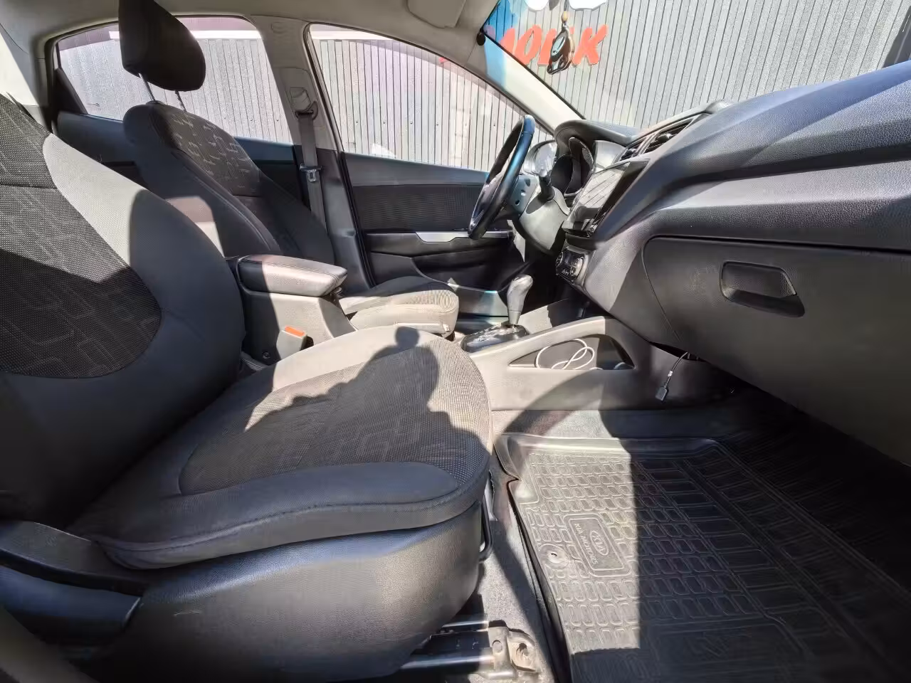 Kia Rio фото 11