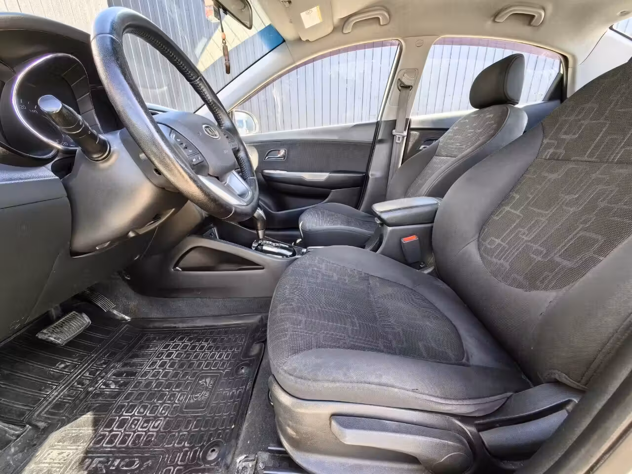 Kia Rio фото 8