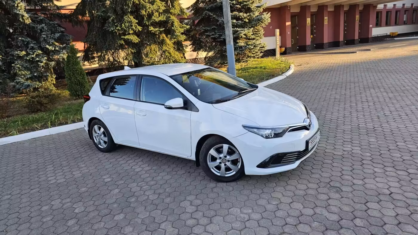 Toyota Auris фото 6