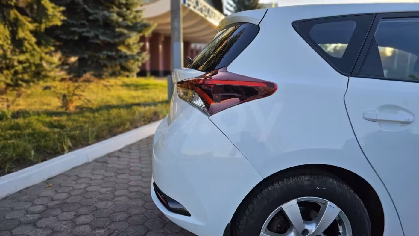 Toyota Auris фото 17