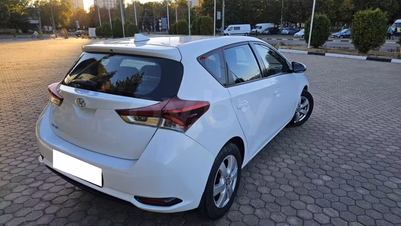 Toyota Auris фото 3