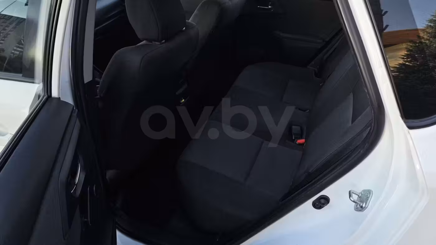 Toyota Auris фото 9