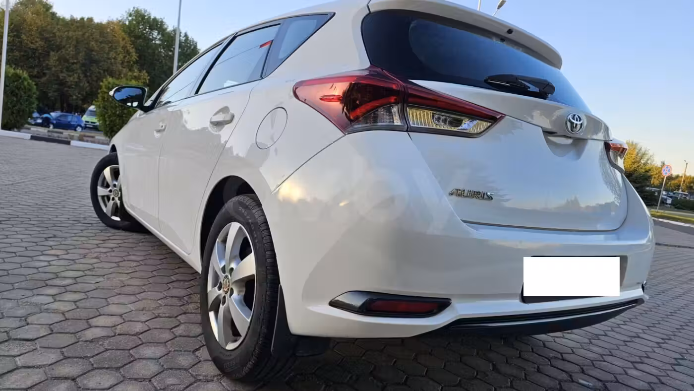 Toyota Auris фото 16