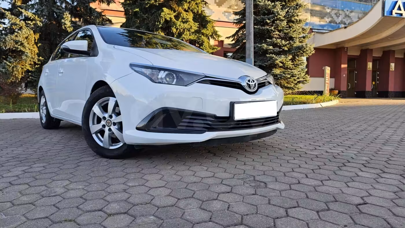 Toyota Auris фото 14