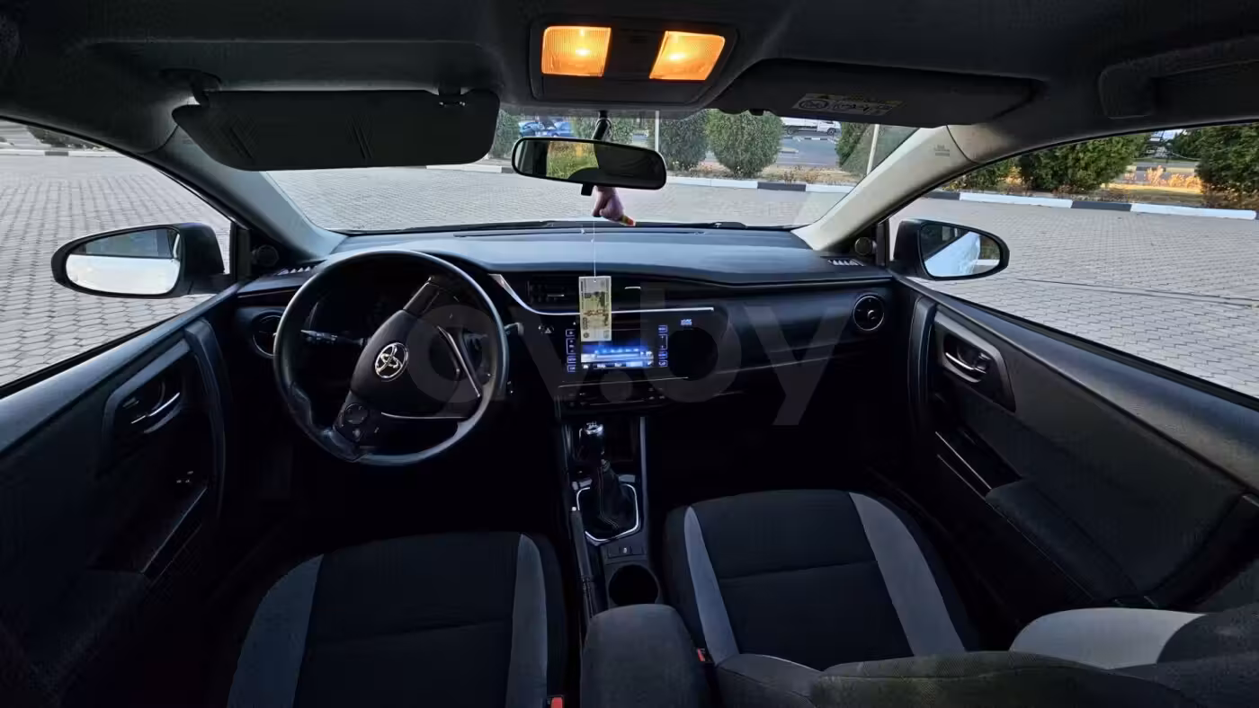 Toyota Auris фото 10