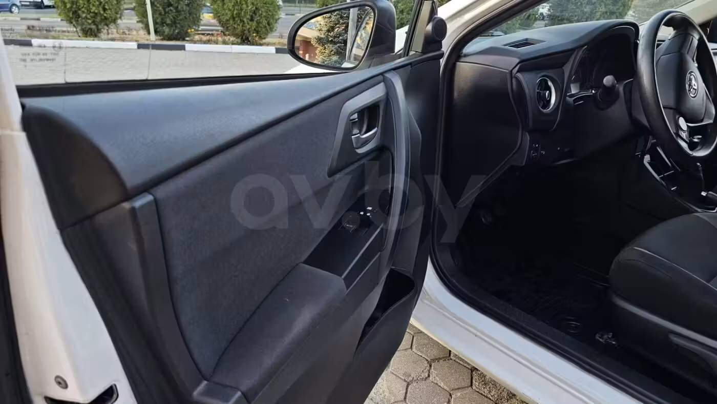Toyota Auris фото 8