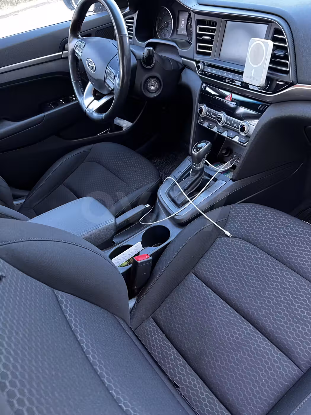 Hyundai Elantra фото 20
