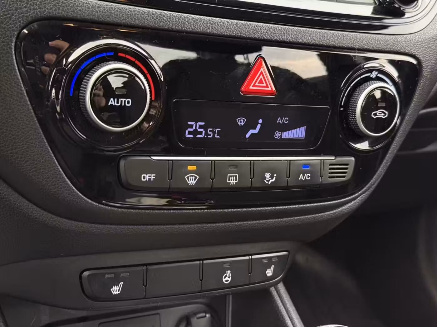 Hyundai Accent фото 11
