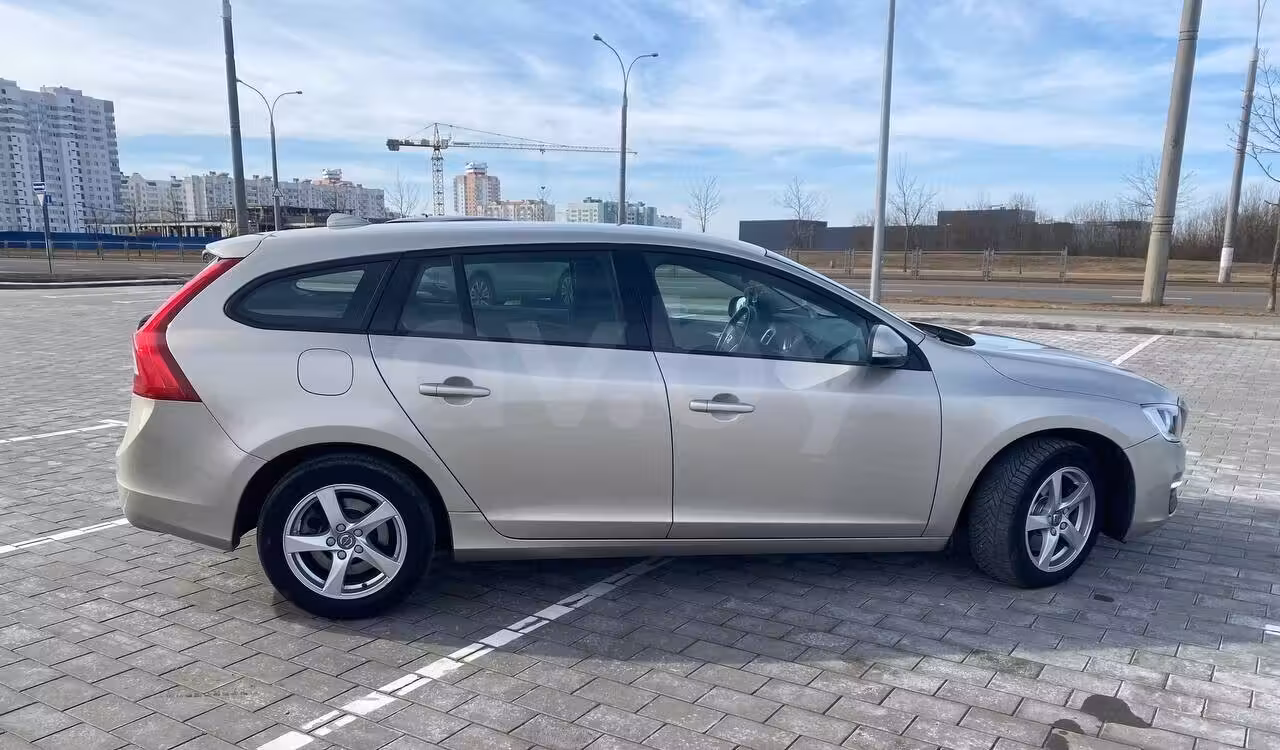 Volvo V60 фото 6