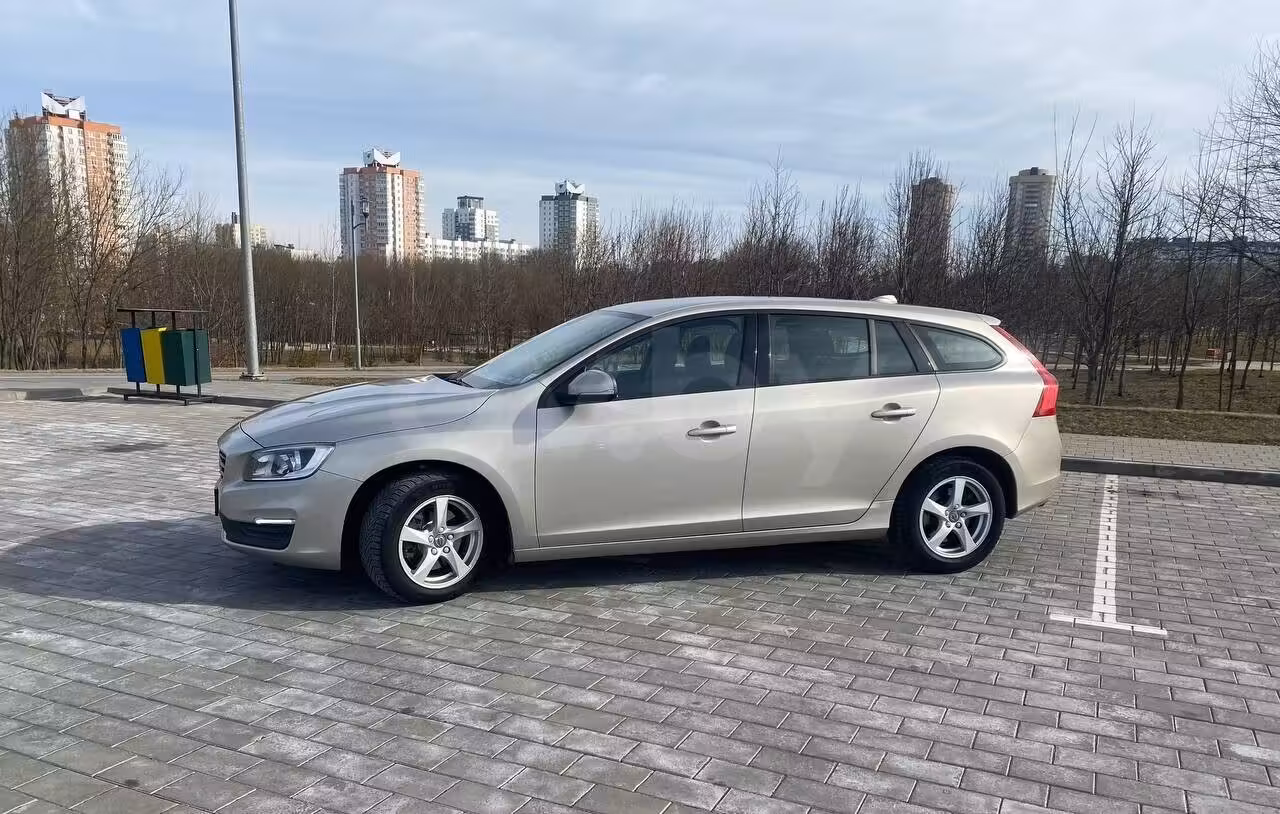 Volvo V60 фото 3