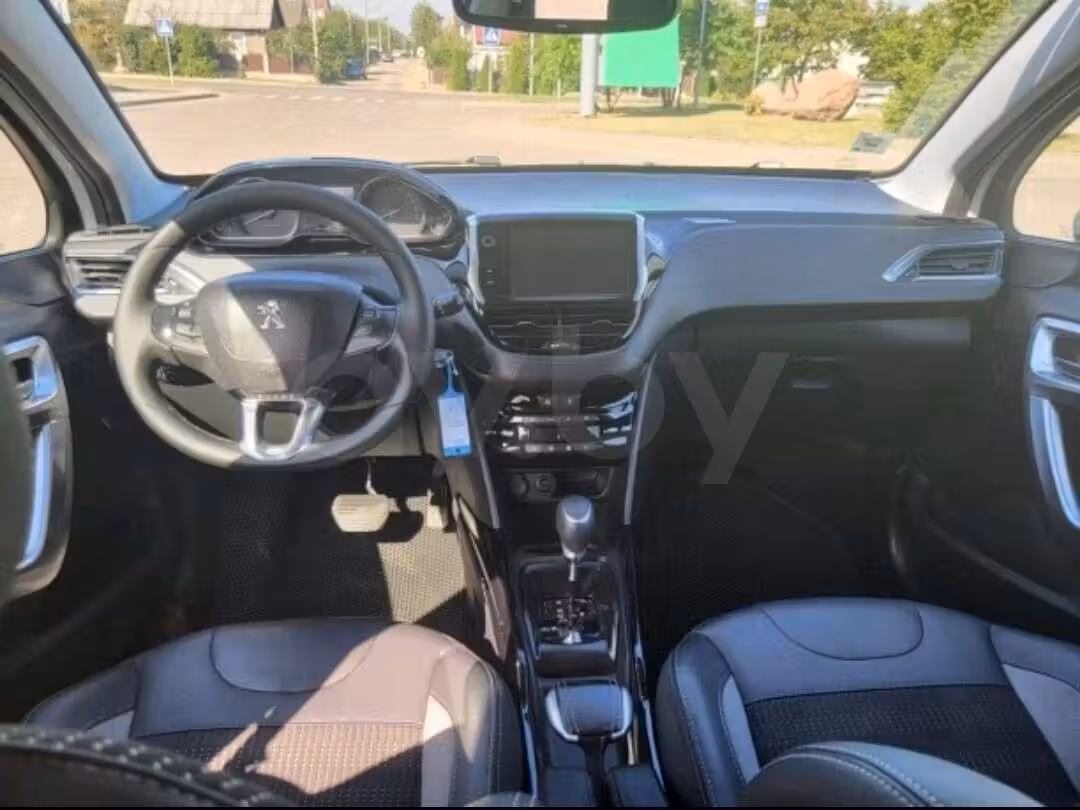 Peugeot 2008 фото 11