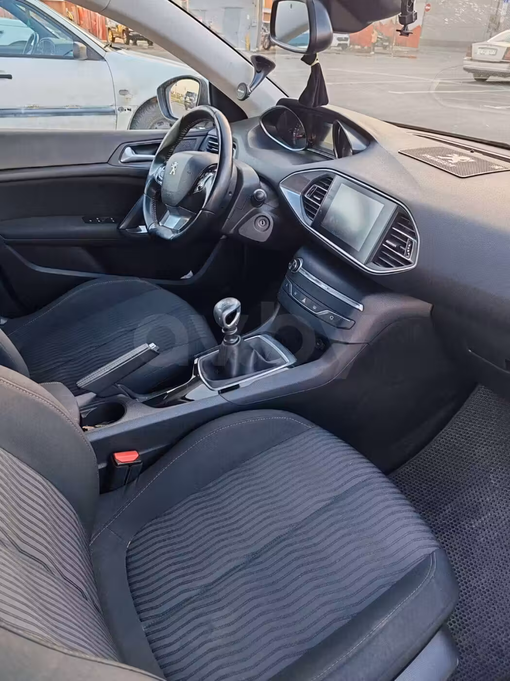 Peugeot 308 фото 3