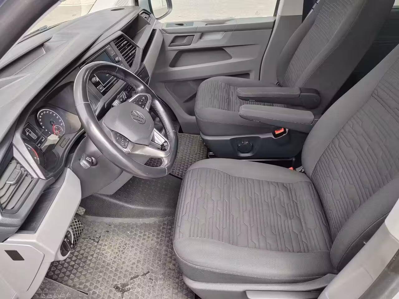 Volkswagen Caravelle фото 8