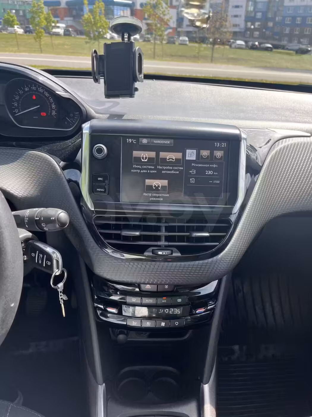 Peugeot 2008 фото 2