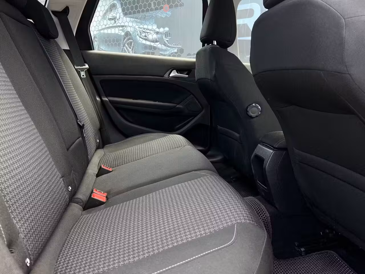 Peugeot 308 фото 9