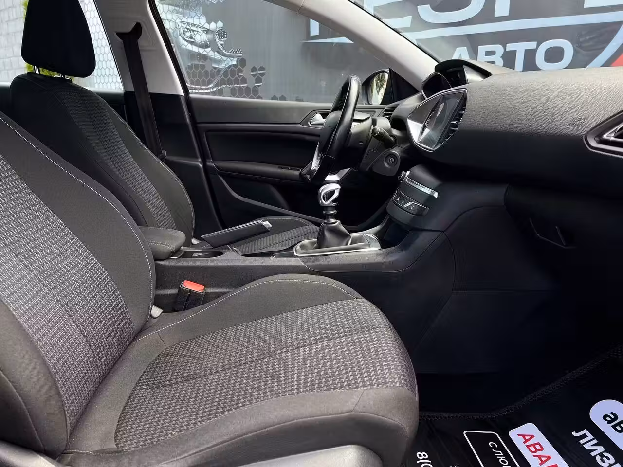 Peugeot 308 фото 10