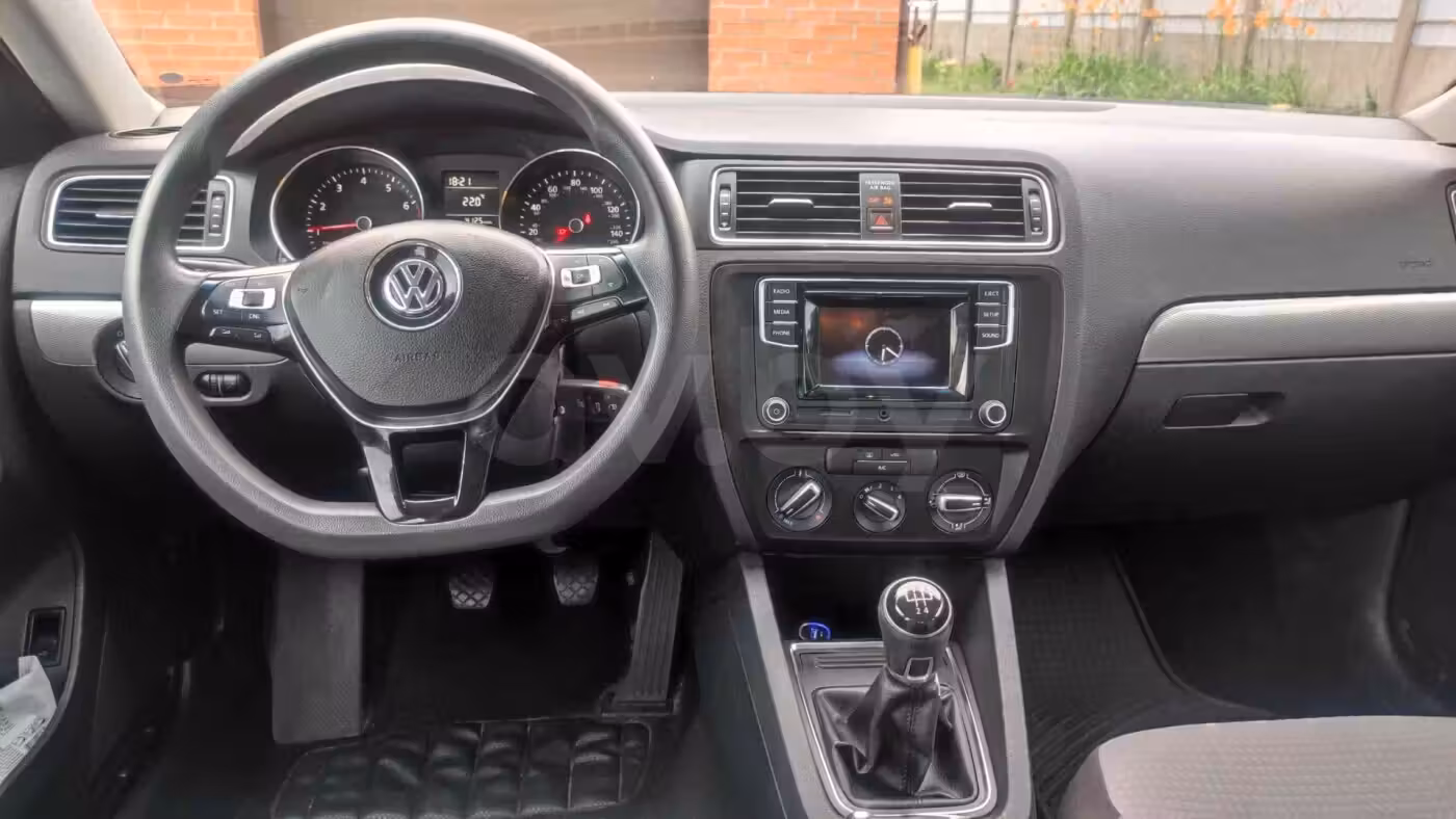 Volkswagen Jetta фото 12