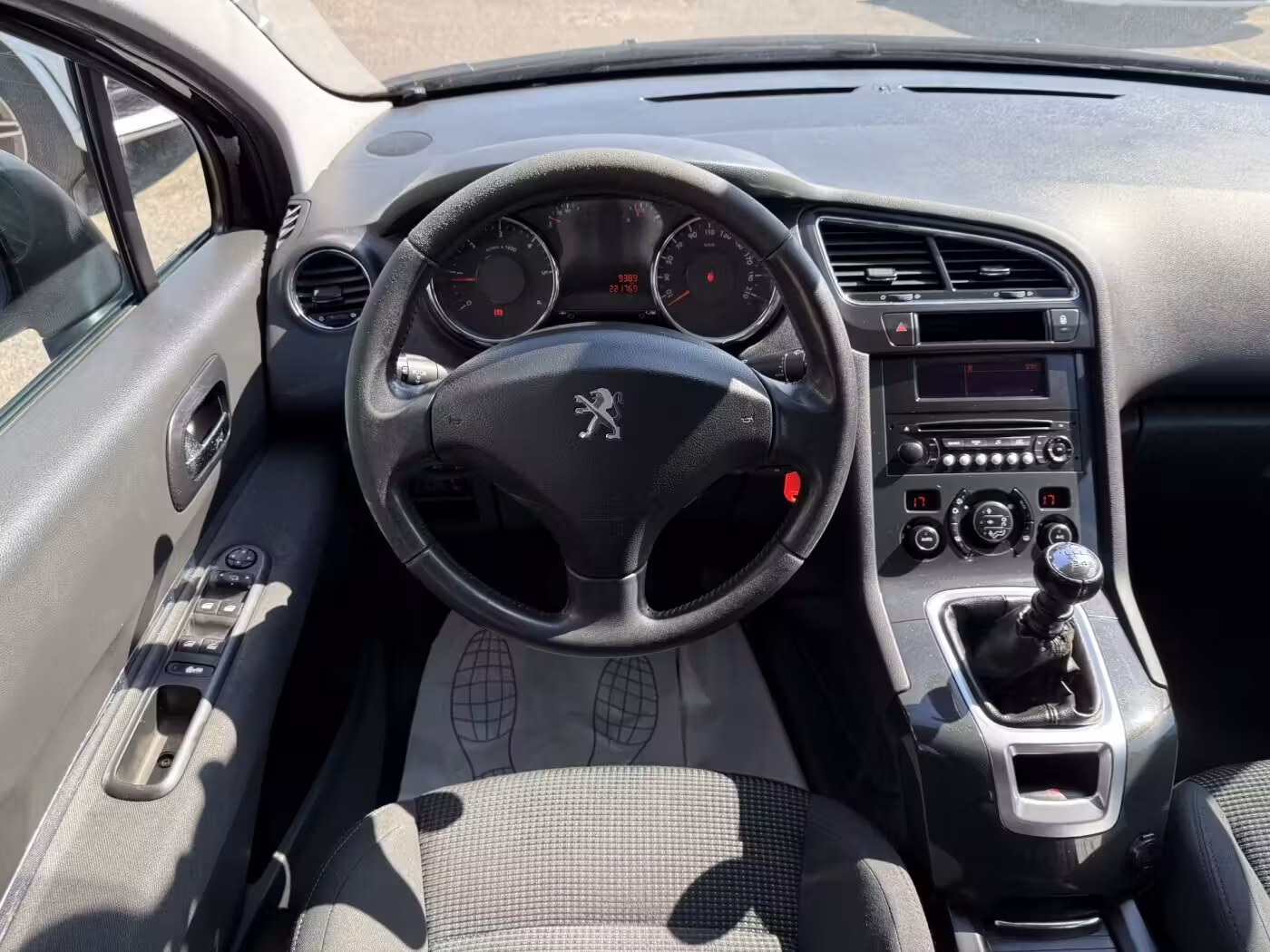 Peugeot 5008 фото 12