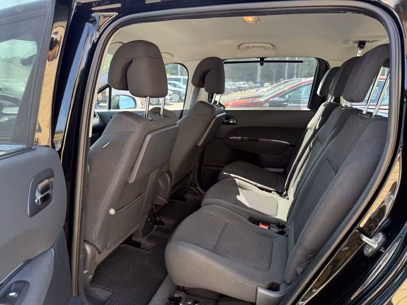 Peugeot 5008 фото 11