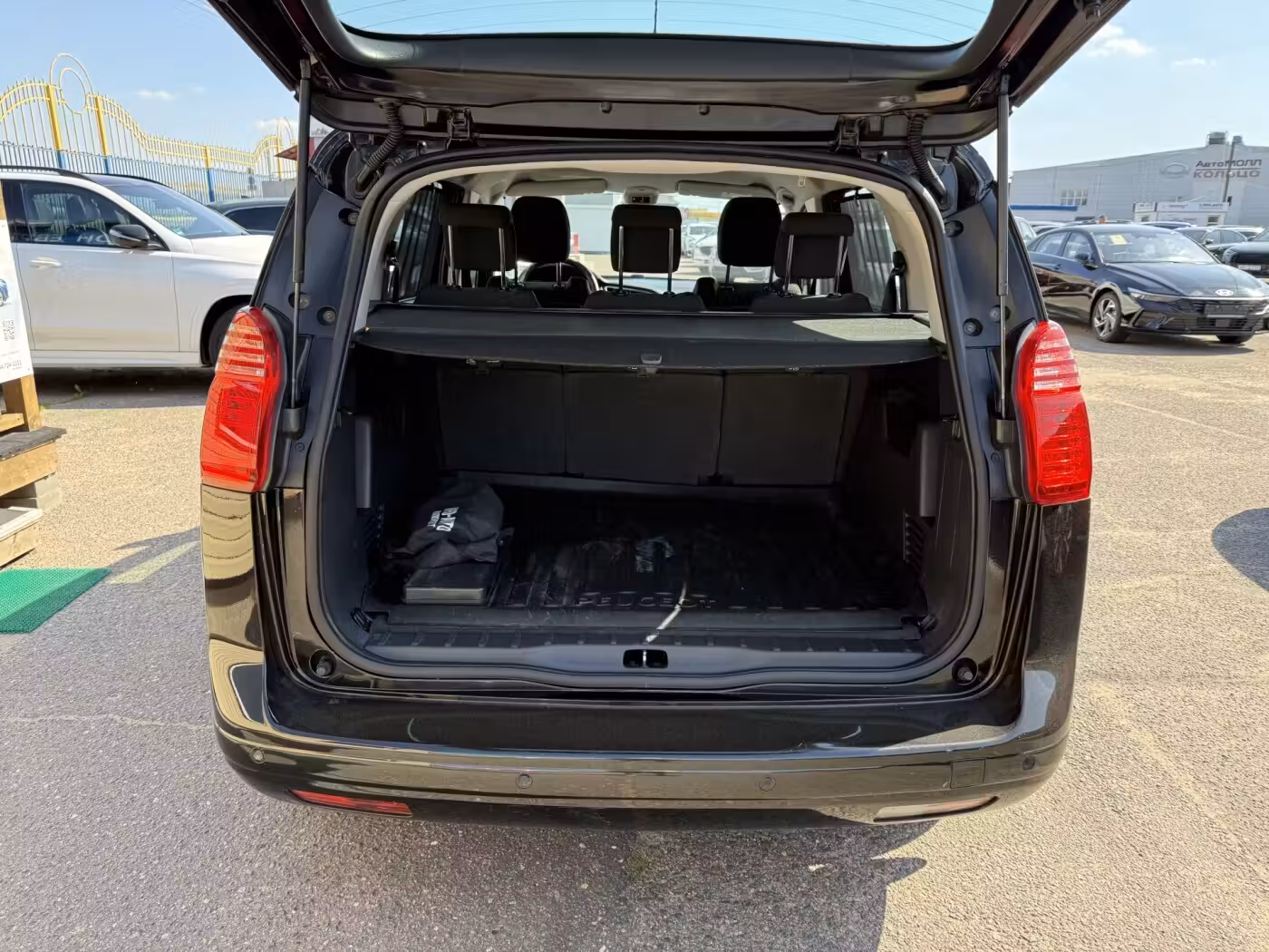 Peugeot 5008 фото 13