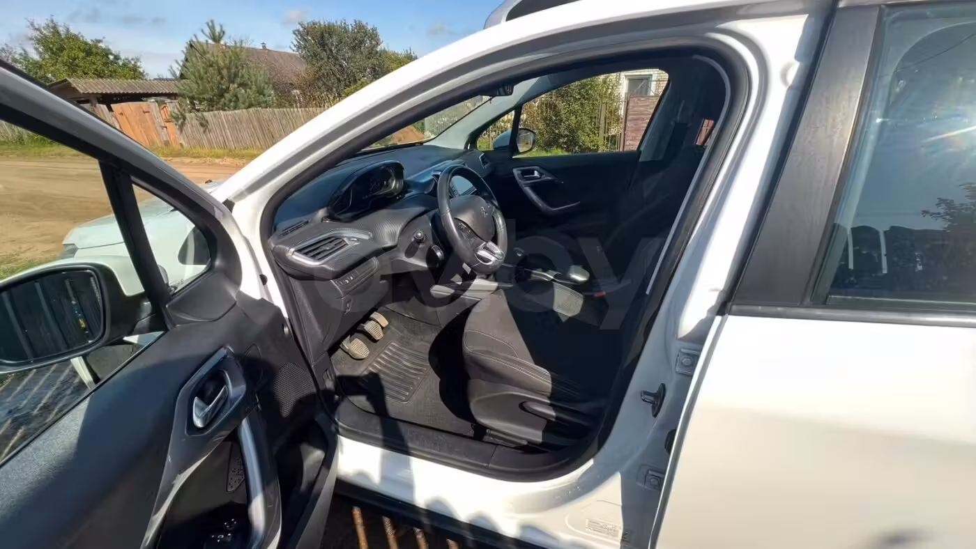 Peugeot 2008 фото 9