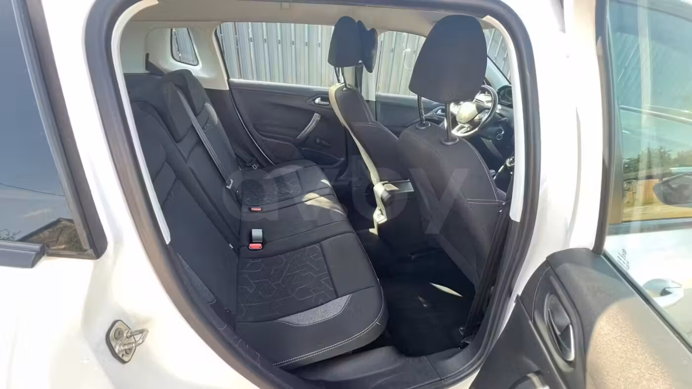 Peugeot 2008 фото 15