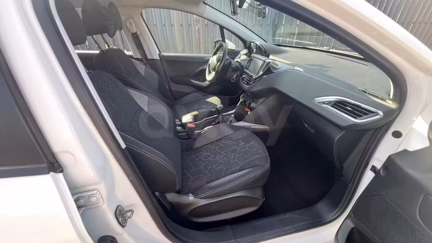 Peugeot 2008 фото 16
