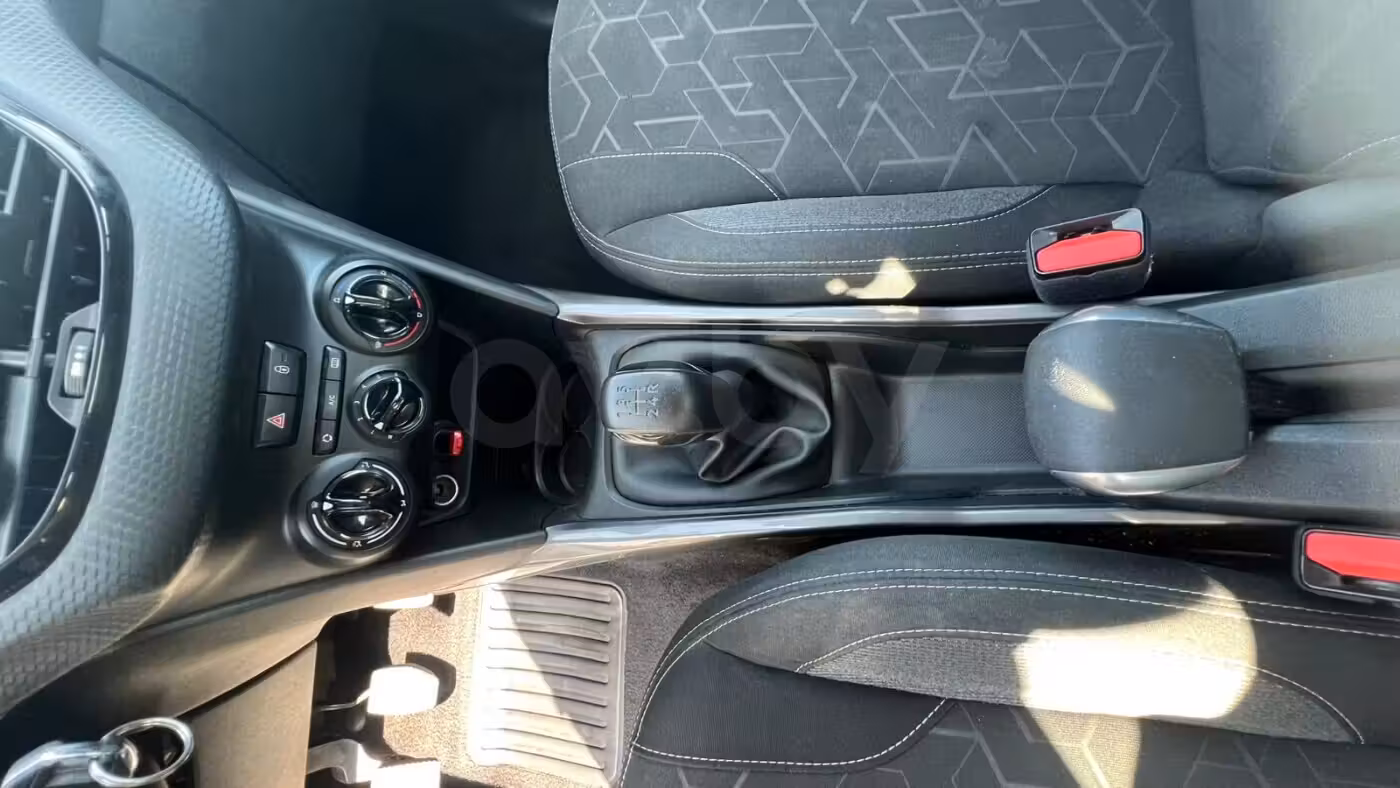 Peugeot 2008 фото 11
