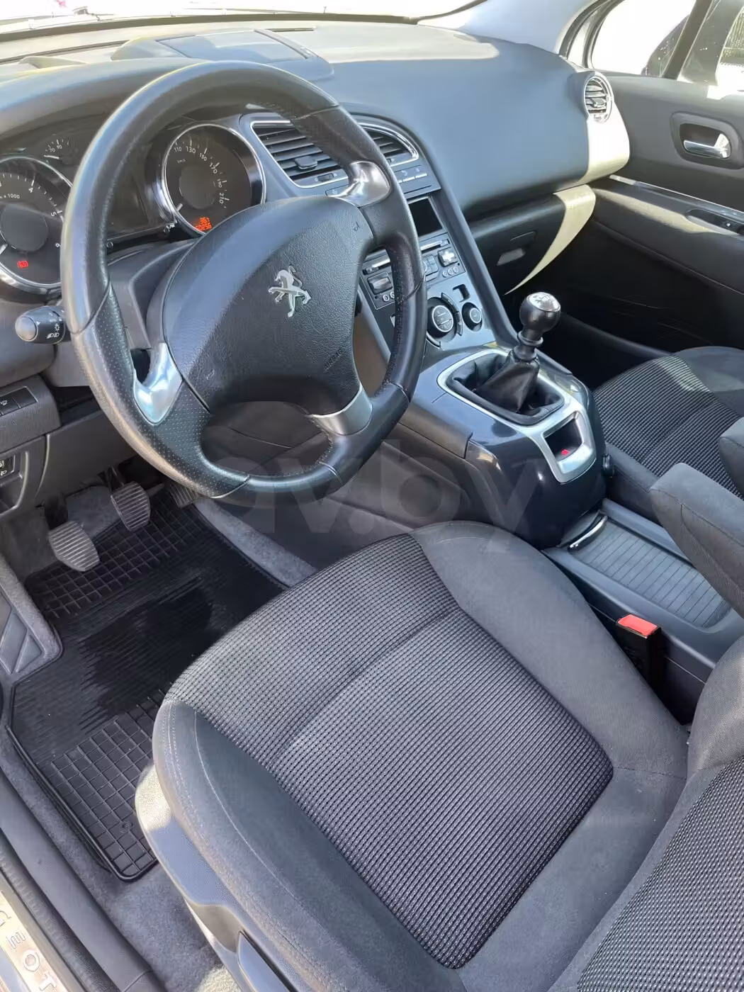 Peugeot 5008 фото 16