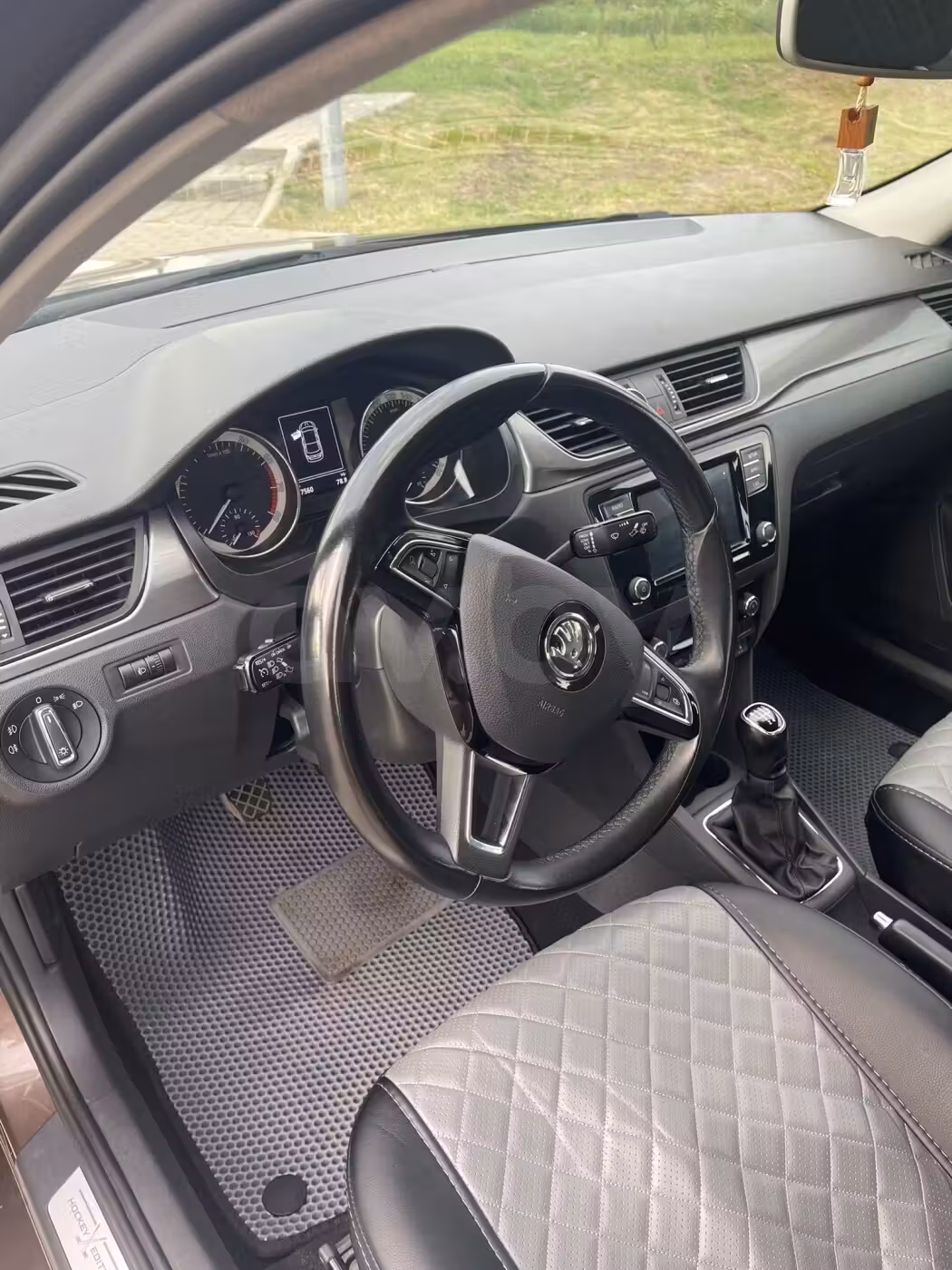 Skoda Rapid фото 11