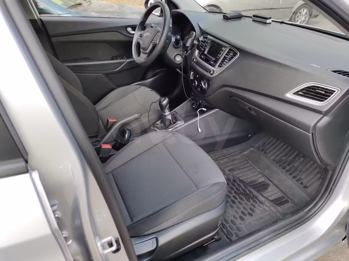 Hyundai Accent фото 5