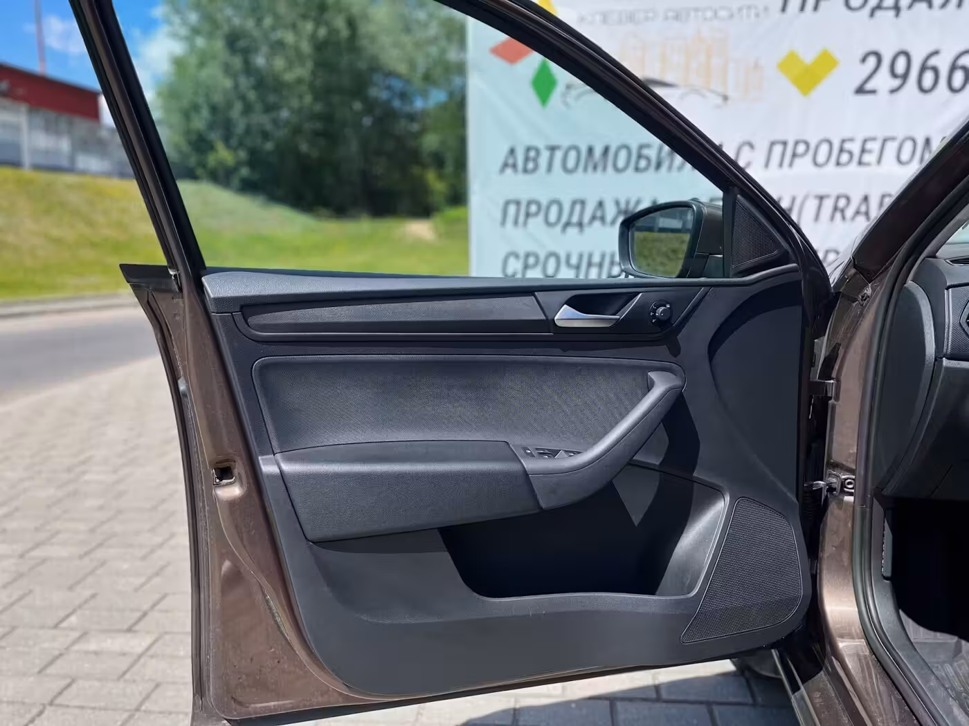 Volkswagen Polo Sedan фото 10