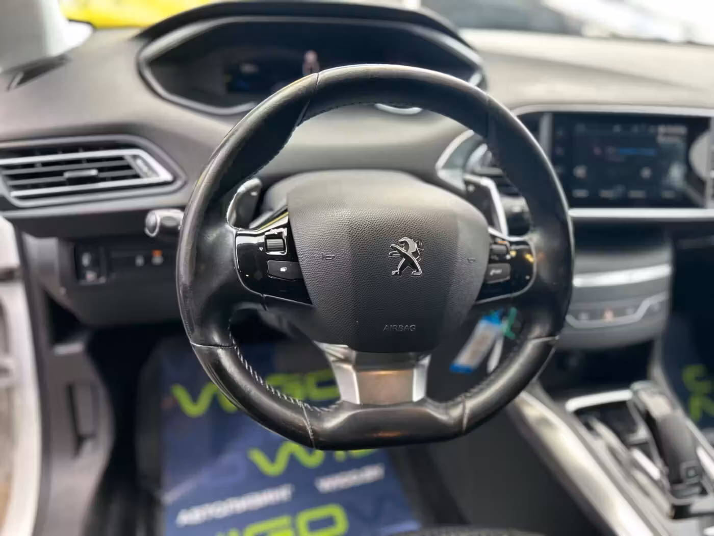 Peugeot 308 фото 10