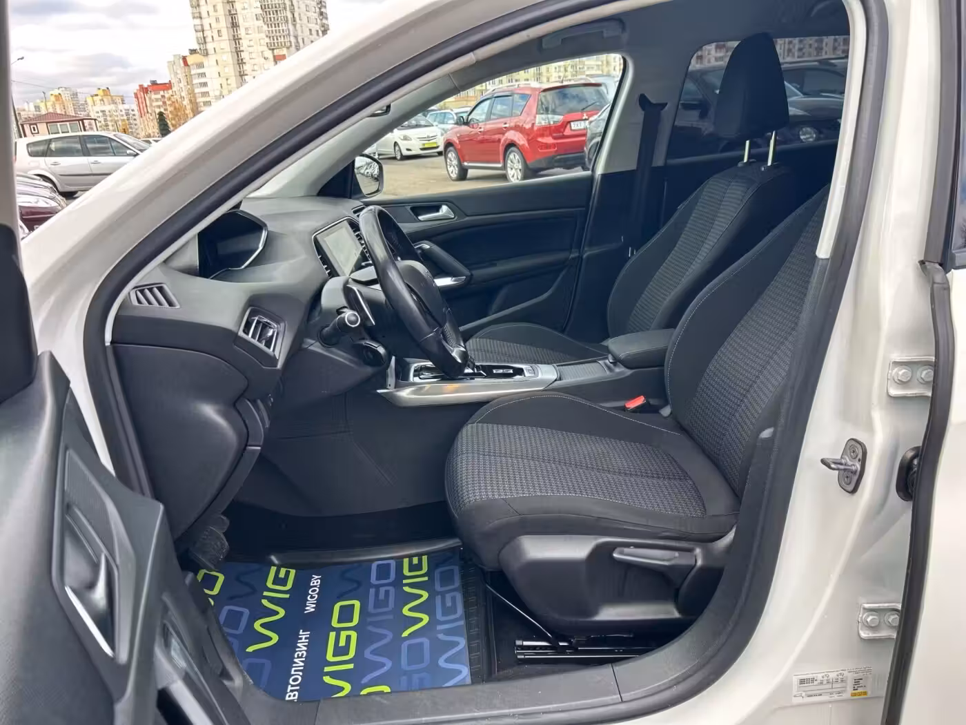 Peugeot 308 фото 9