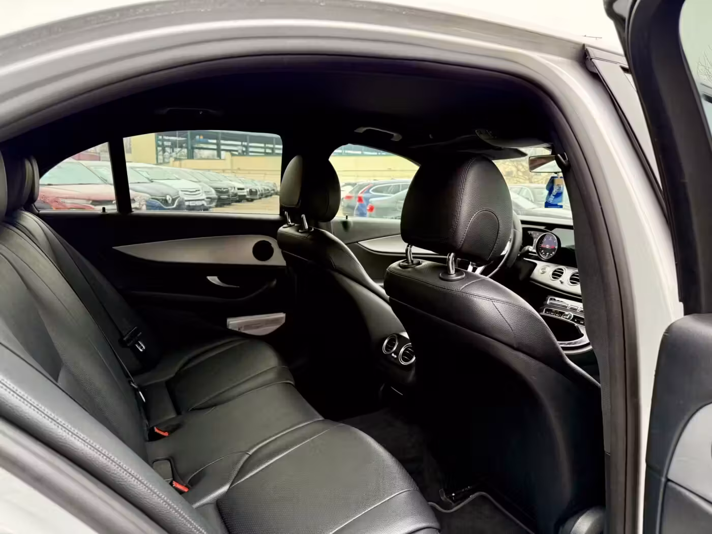 Mercedes-Benz E-Класс фото 17