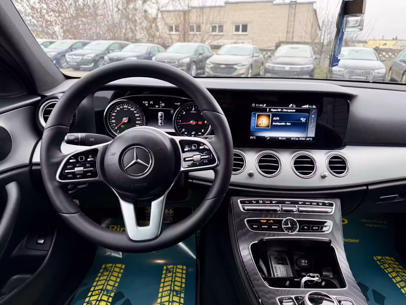 Mercedes-Benz E-Класс фото 19