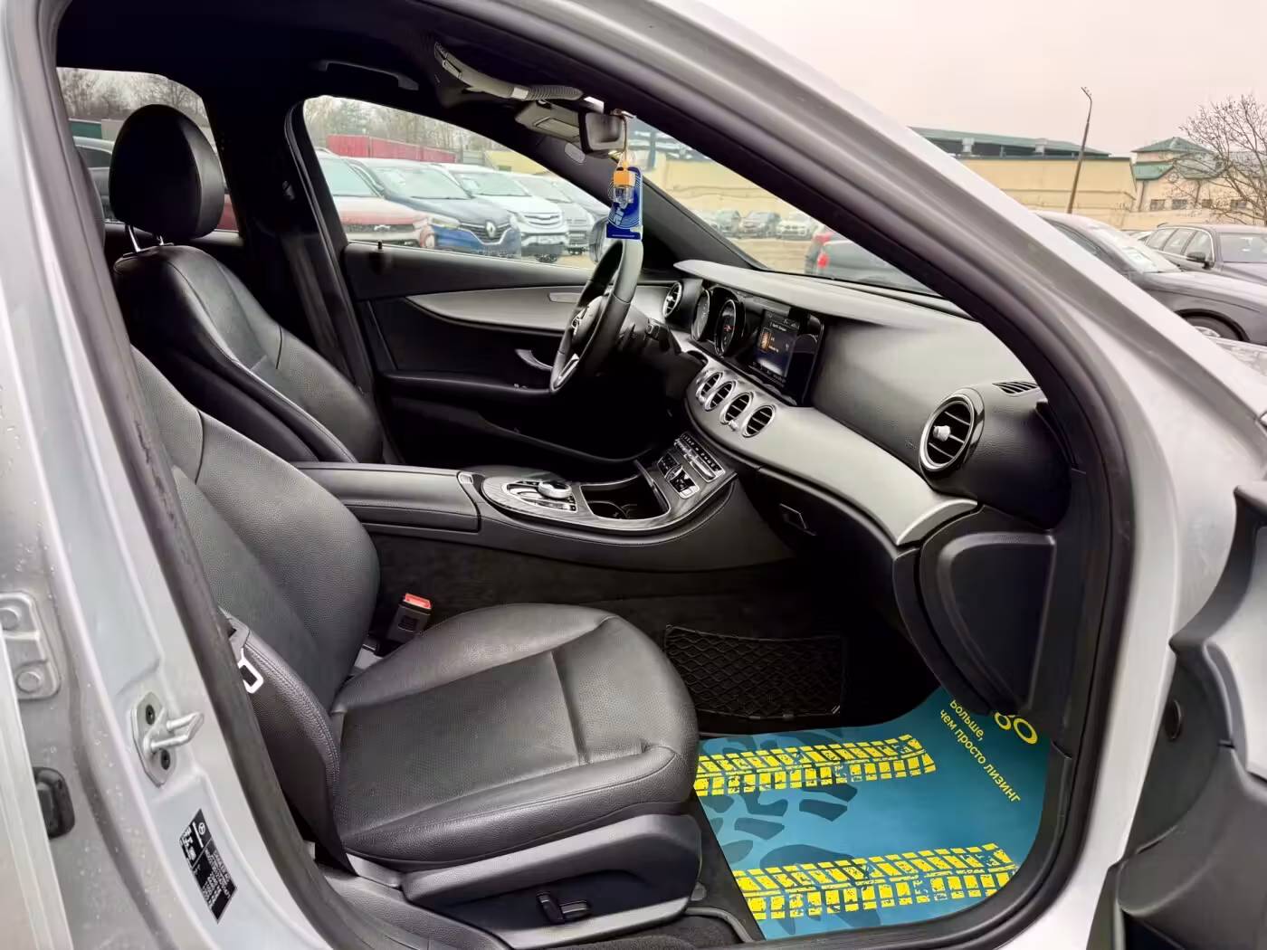 Mercedes-Benz E-Класс фото 26