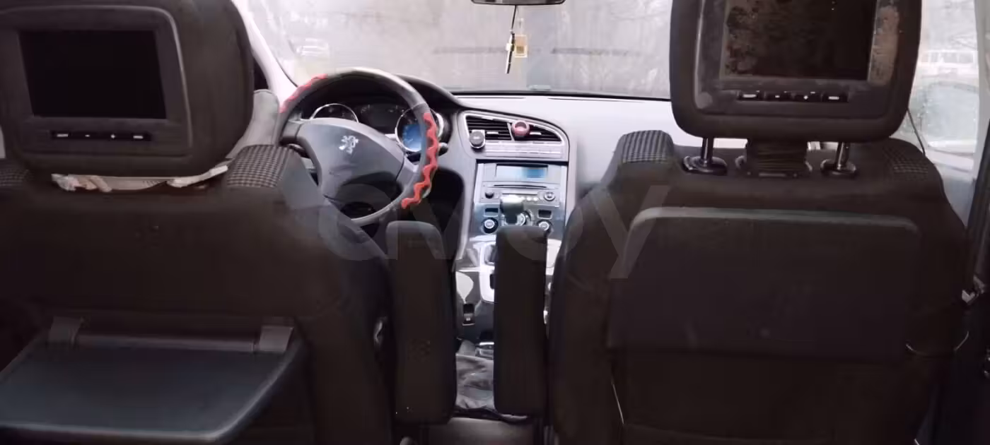 Peugeot 5008 фото 10