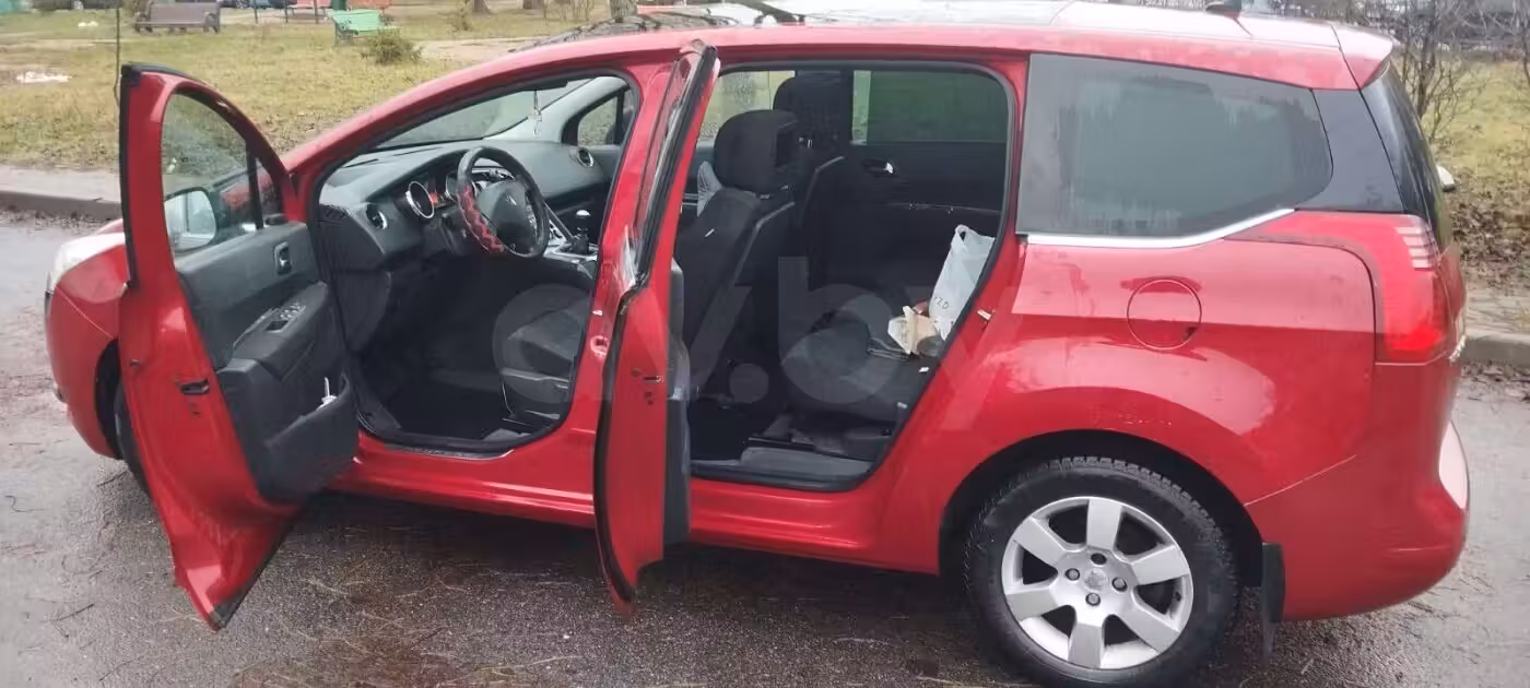 Peugeot 5008 фото 13