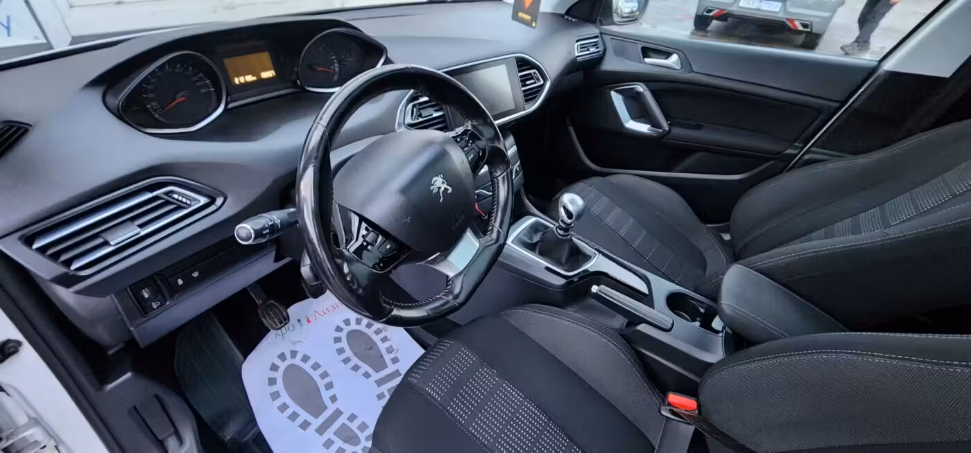 Peugeot 308 фото 14
