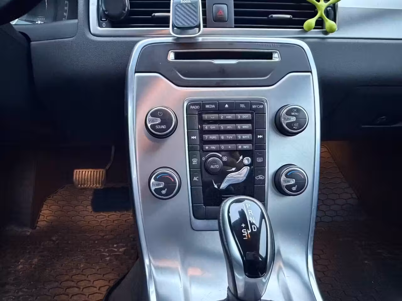 Volvo V70 фото 14
