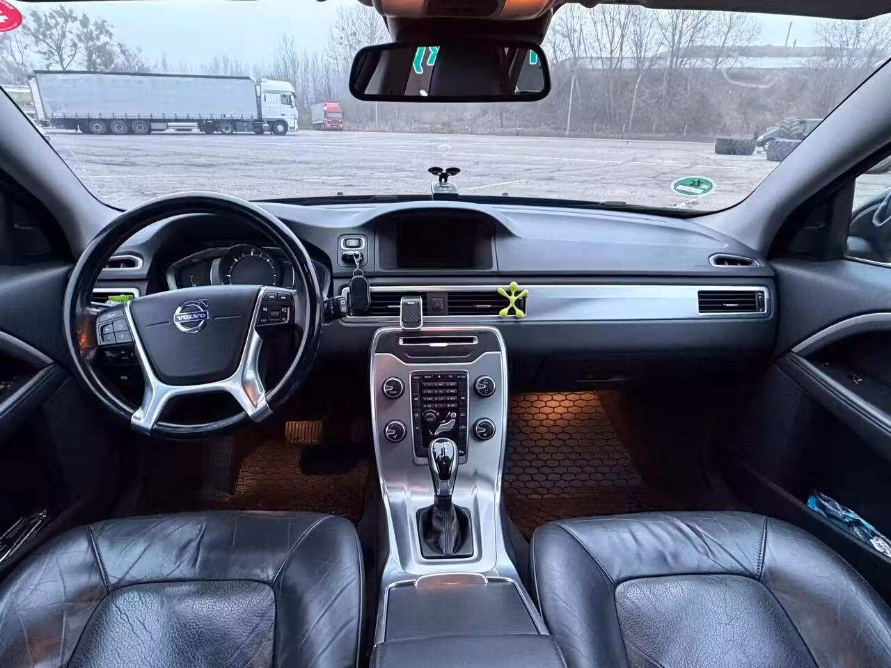 Volvo V70 фото 12
