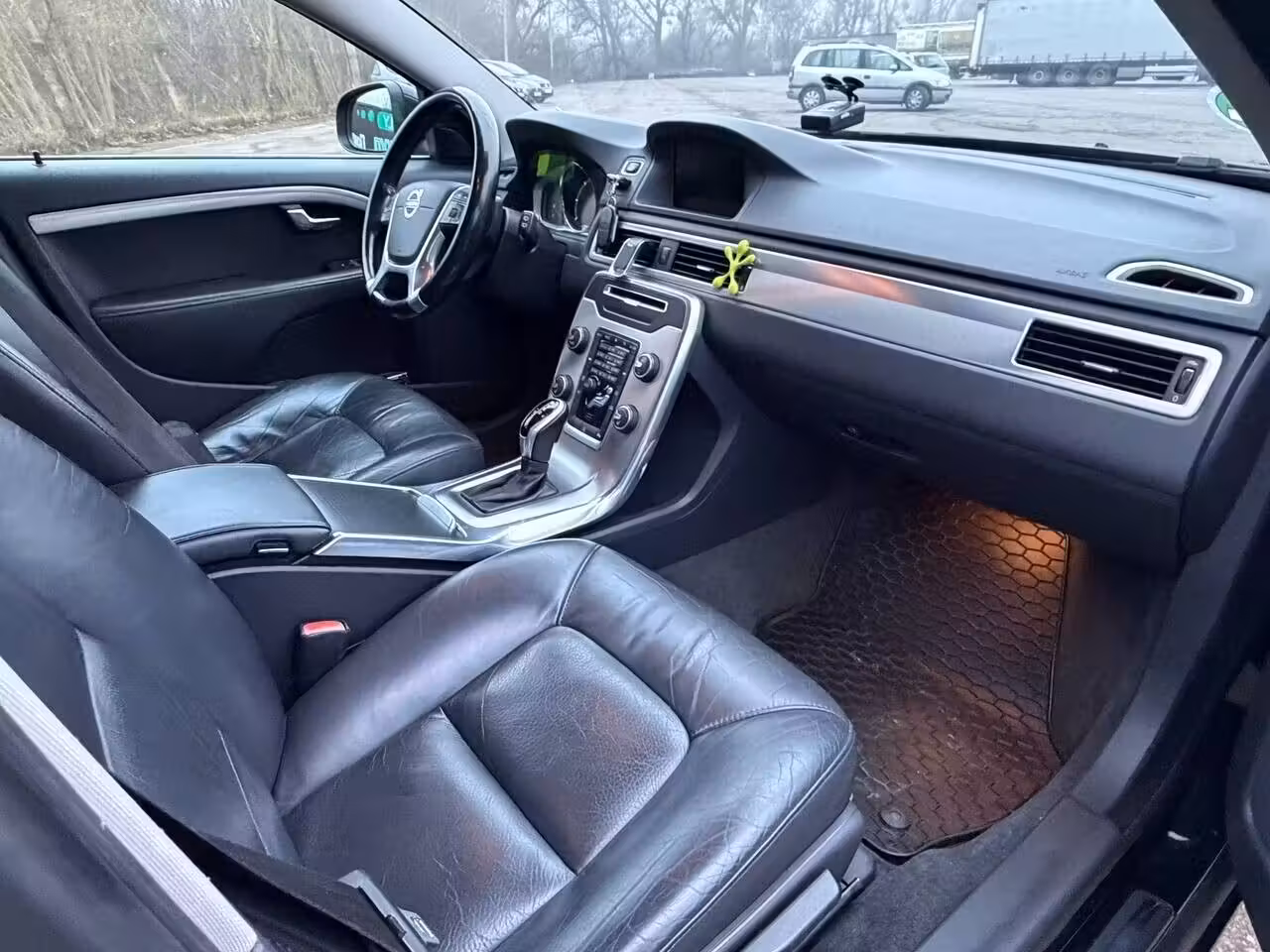 Volvo V70 фото 11
