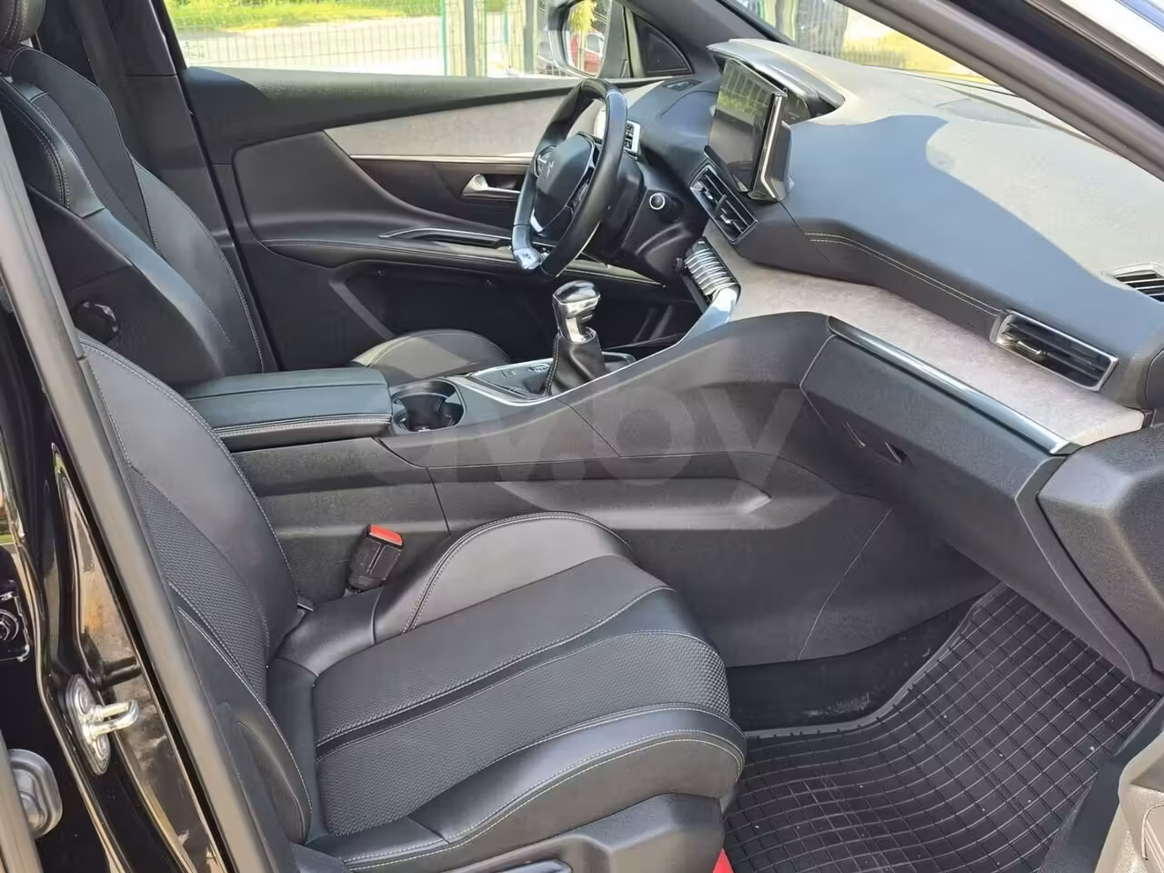 Peugeot 5008 фото 10