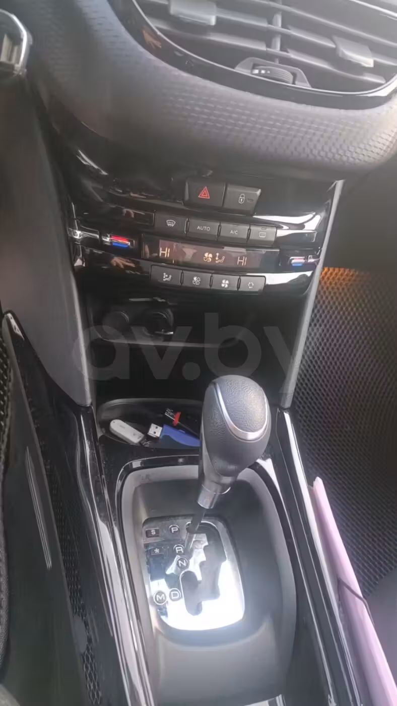 Peugeot 2008 фото 13