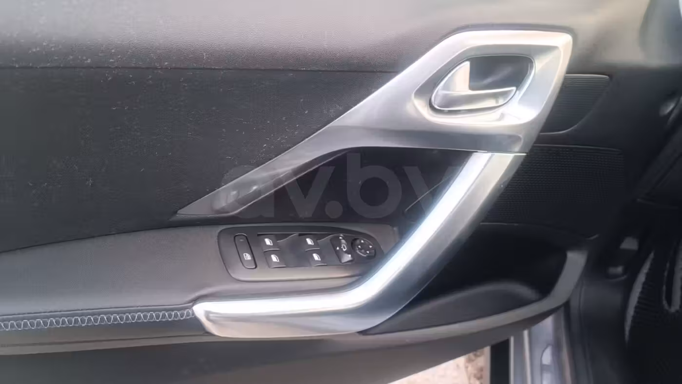 Peugeot 2008 фото 12