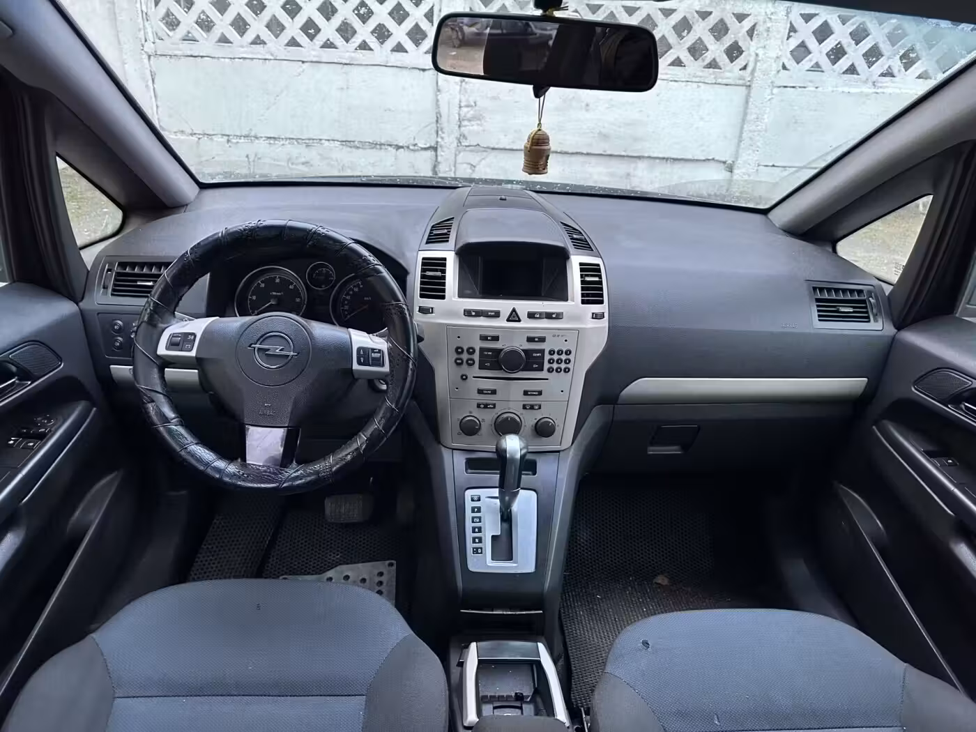 Opel Zafira фото 7