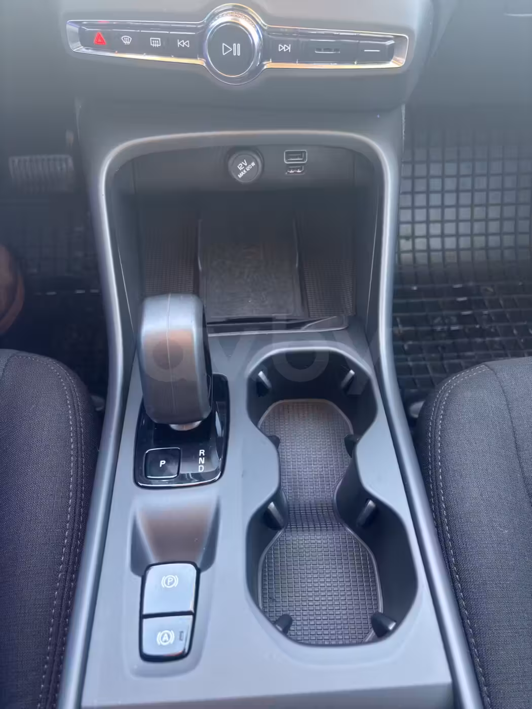 Volvo XC40 фото 12