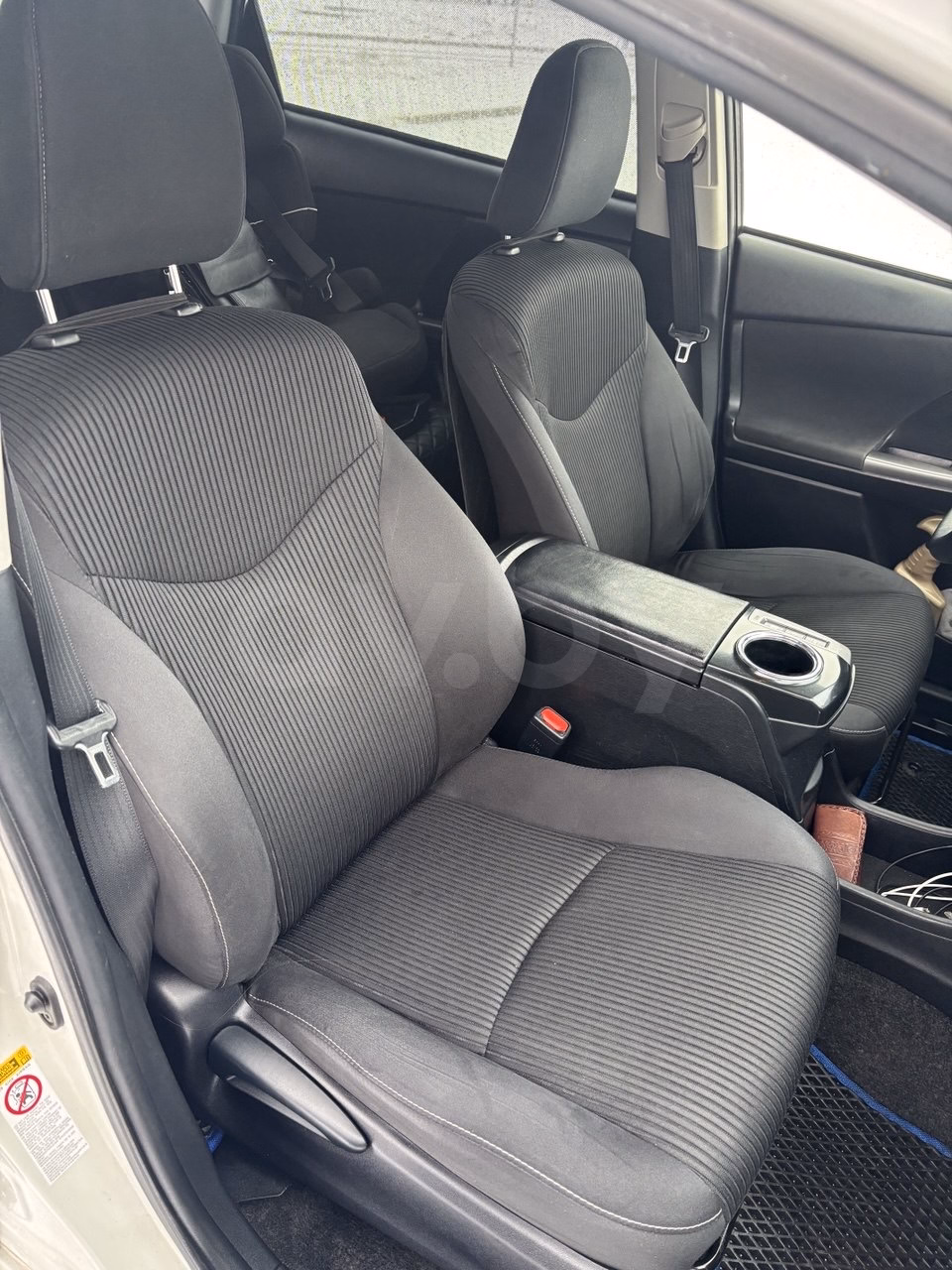 Toyota Prius V(+) фото 5